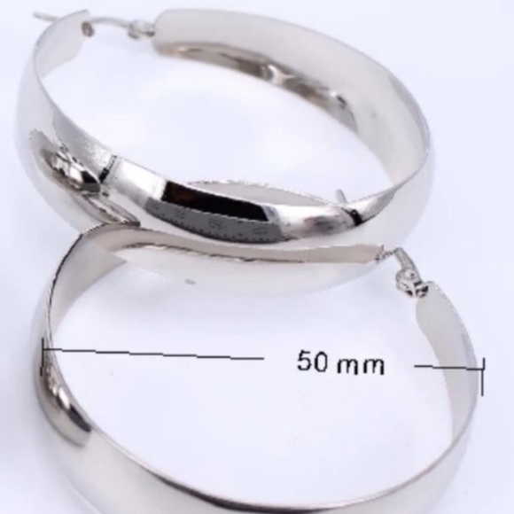 18K White Gold 2” Round Chunky hoop earrings - Picture 4 of 4